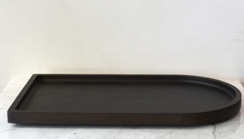 Dienblad L zwart hout La Mère