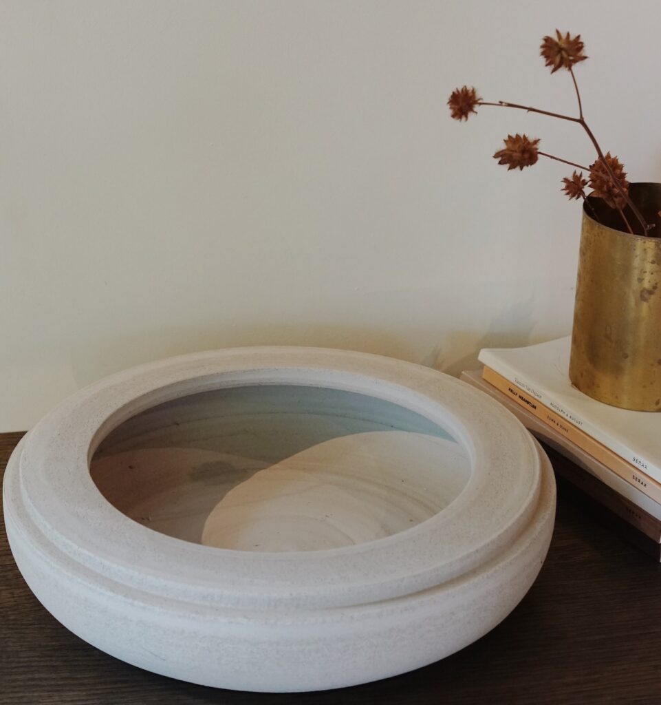 Kom M beige Volumes